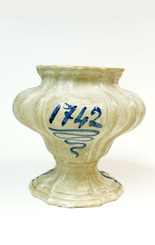 Italienische Majolika Vase aus einer Klosterapotheke 1742