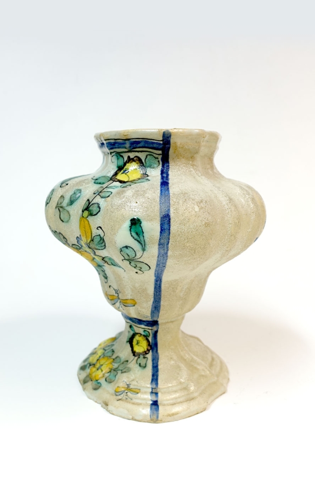 Italienische Majolika Vase aus einer Klosterapotheke 1742
