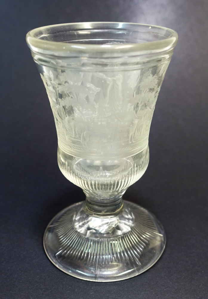 Glasschnitt Pokal, Tanzende mit Geiger